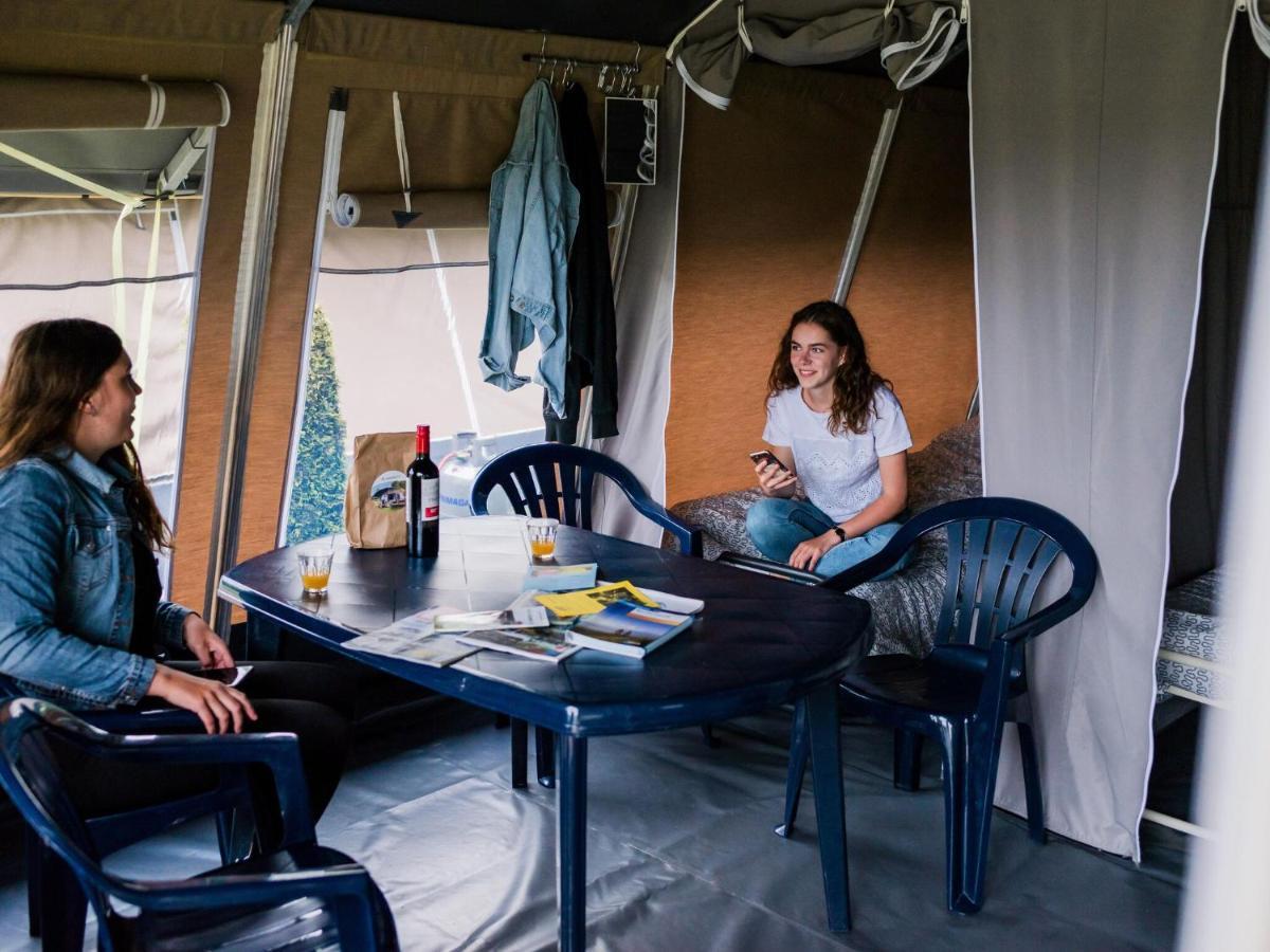 Nice Tent Lodge On A Campsite, Bordering The Forest, Luxembourg At 27 Km Medernach ภายนอก รูปภาพ